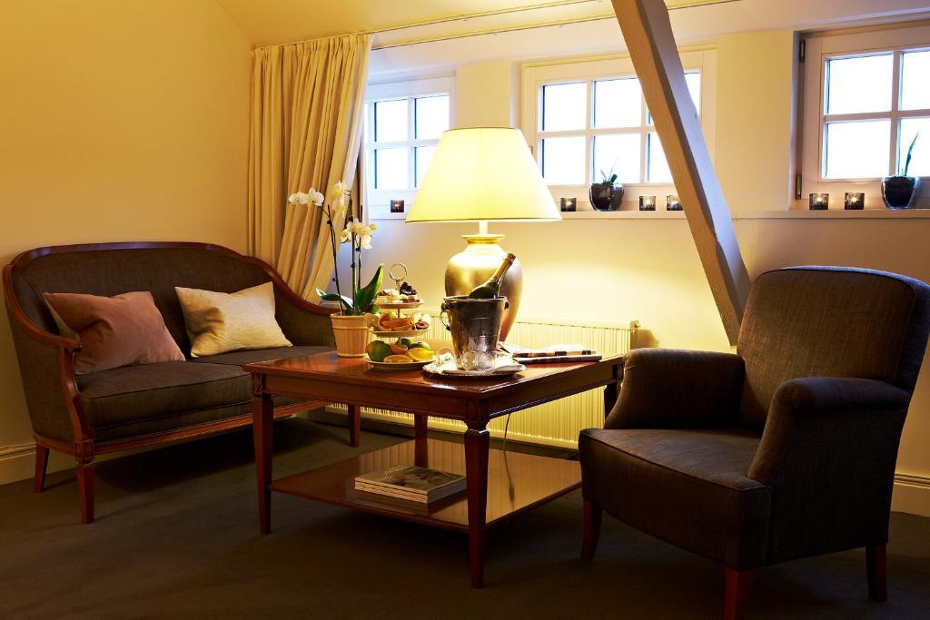 & Hotel